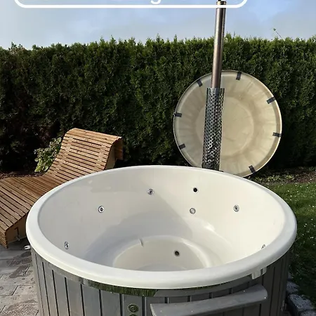 Maasai Mara Mit Whirlpool Und Sauna דירה באד סאולגאו